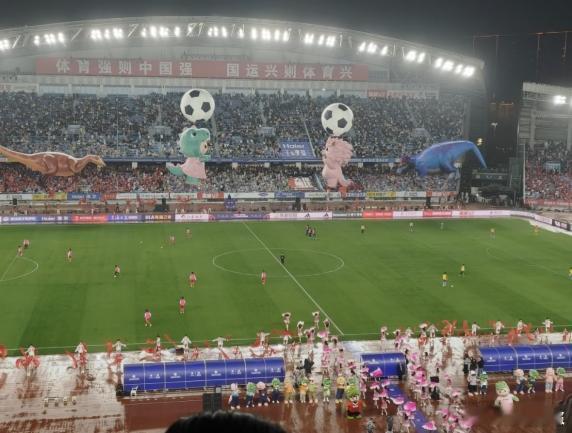 网友喊话担架队接手0妹妹称号这样的比赛太开心了，好希望下一场比赛我能去现场苏超