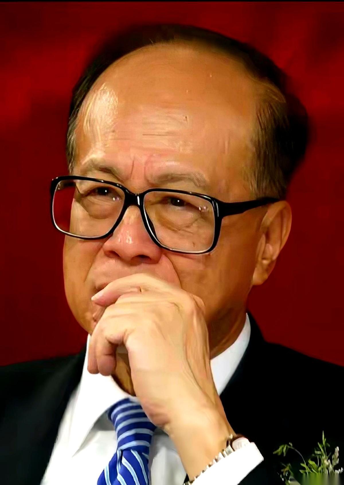 霍震霆跑第16棒的时候，全场都在鼓掌。但这两天，全香港最响亮的声音，可能不是掌