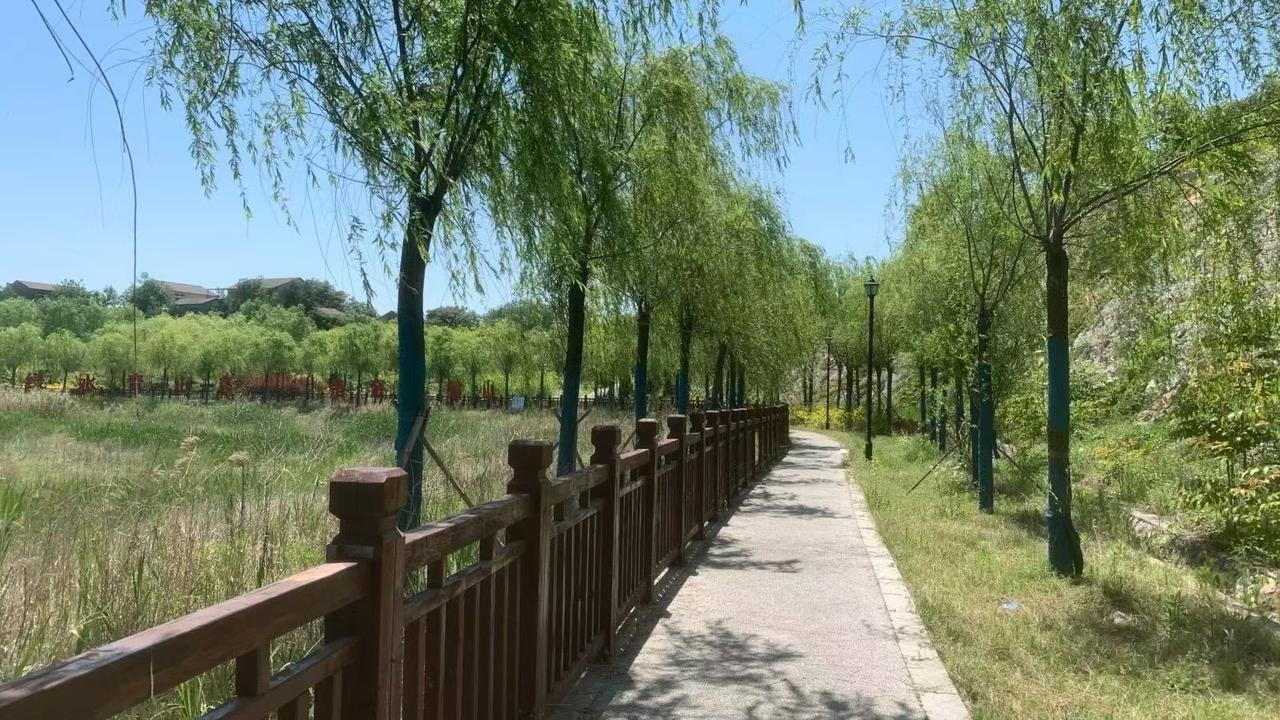 徐州是什么样的一个城市徐州是一个南方人眼里的北方城市，北方人眼里的南方城市，既有