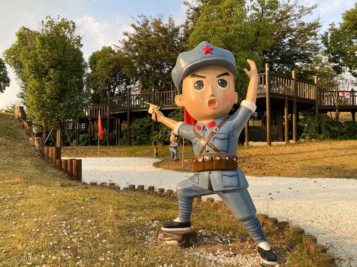 这几天追看中央电视台热播的电视剧《伟大的长征》，不由想起从前看过的关于国际少年师