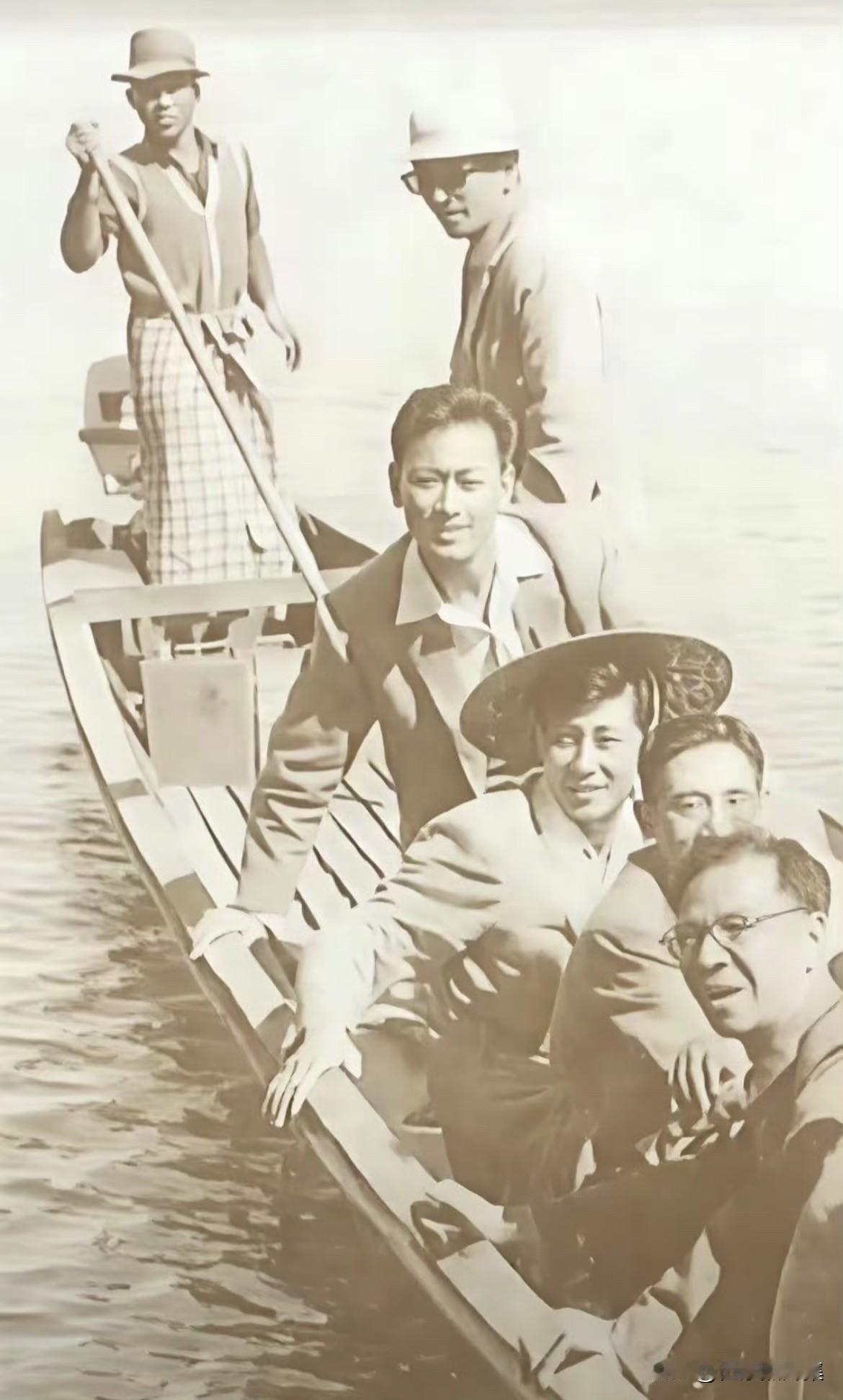 1961年，八一厂演员王心刚、长影演员庞学勤等以电影工作者身份组成的中国艺术代表