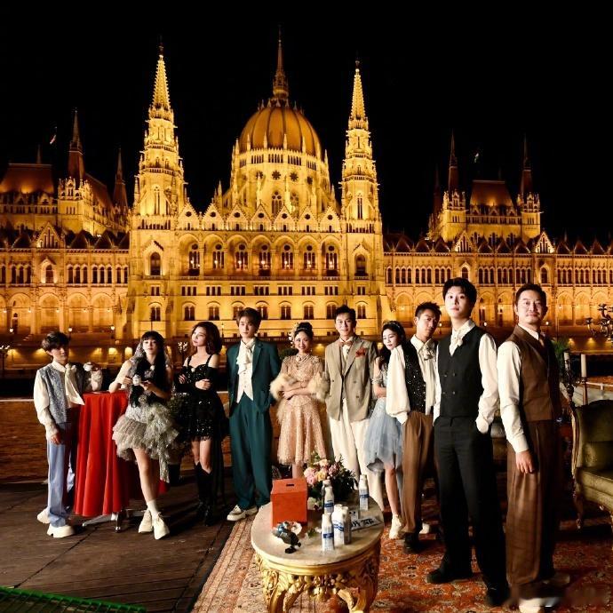 合照还得是陈乔恩