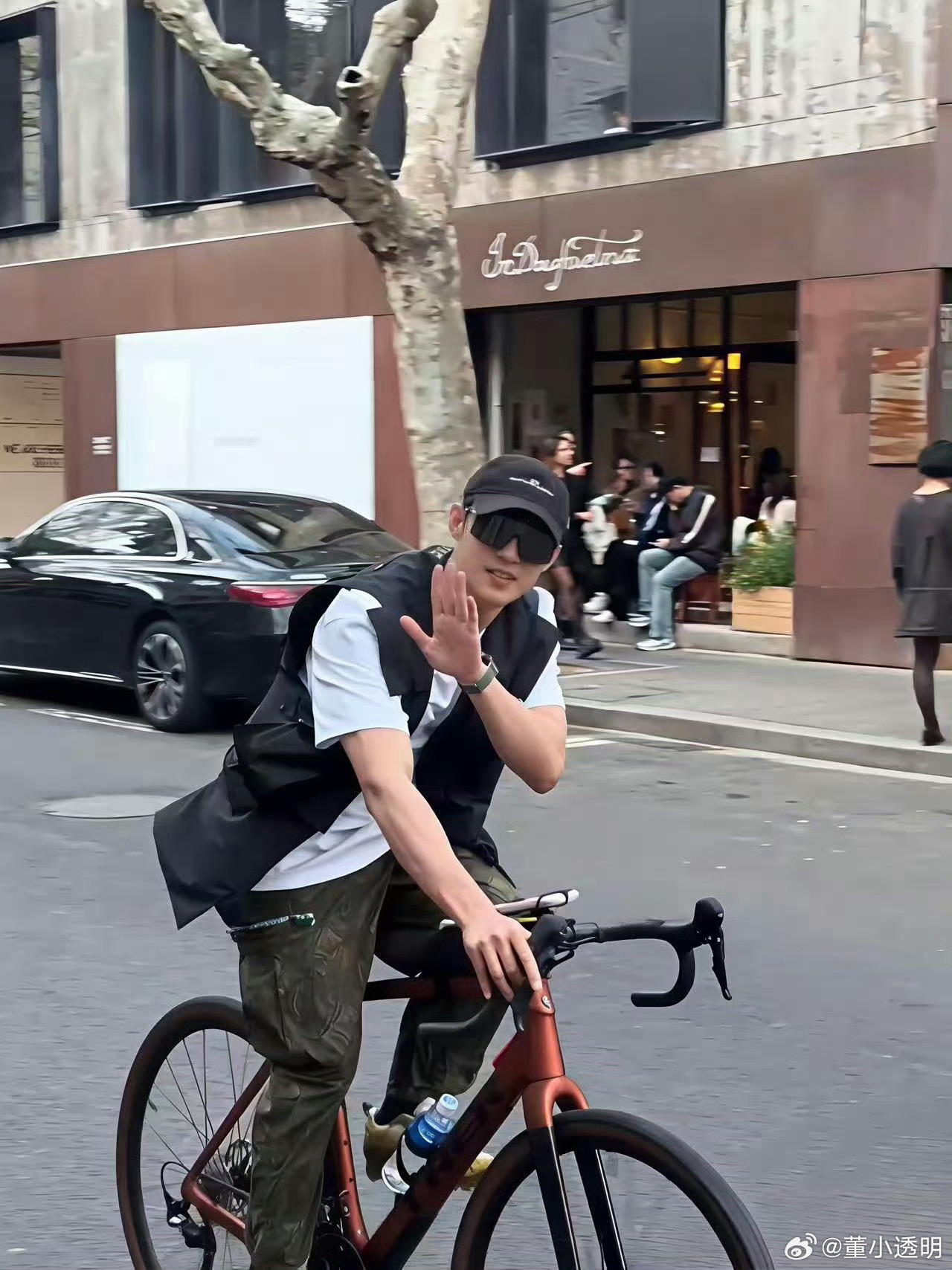 黄景瑜一天到晚都在骑车真爱降临！你的骑行boy🚴🏻♂️上线，黄sir这个帅