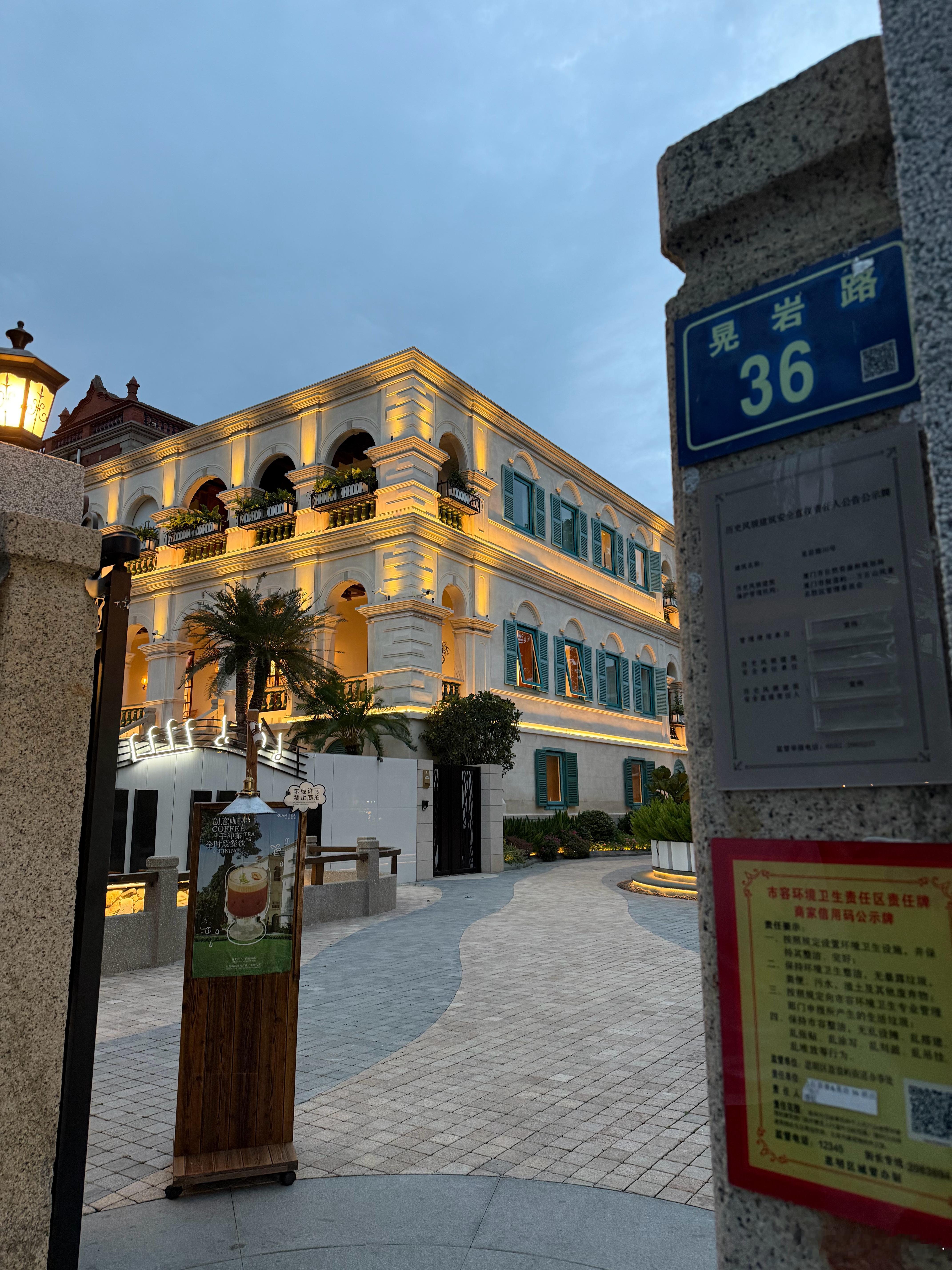 听说鼓浪屿这酒店一个晚上3000起，去看完了，感觉很一般啊，贵在服务？