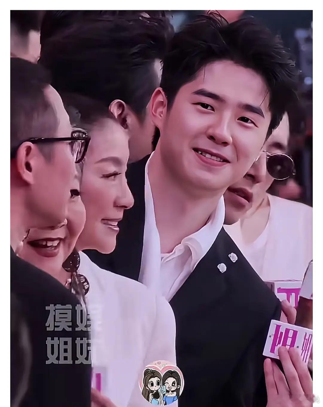 满屏嘲阿瑟的时候是不是忘了这里还有一个肥仔