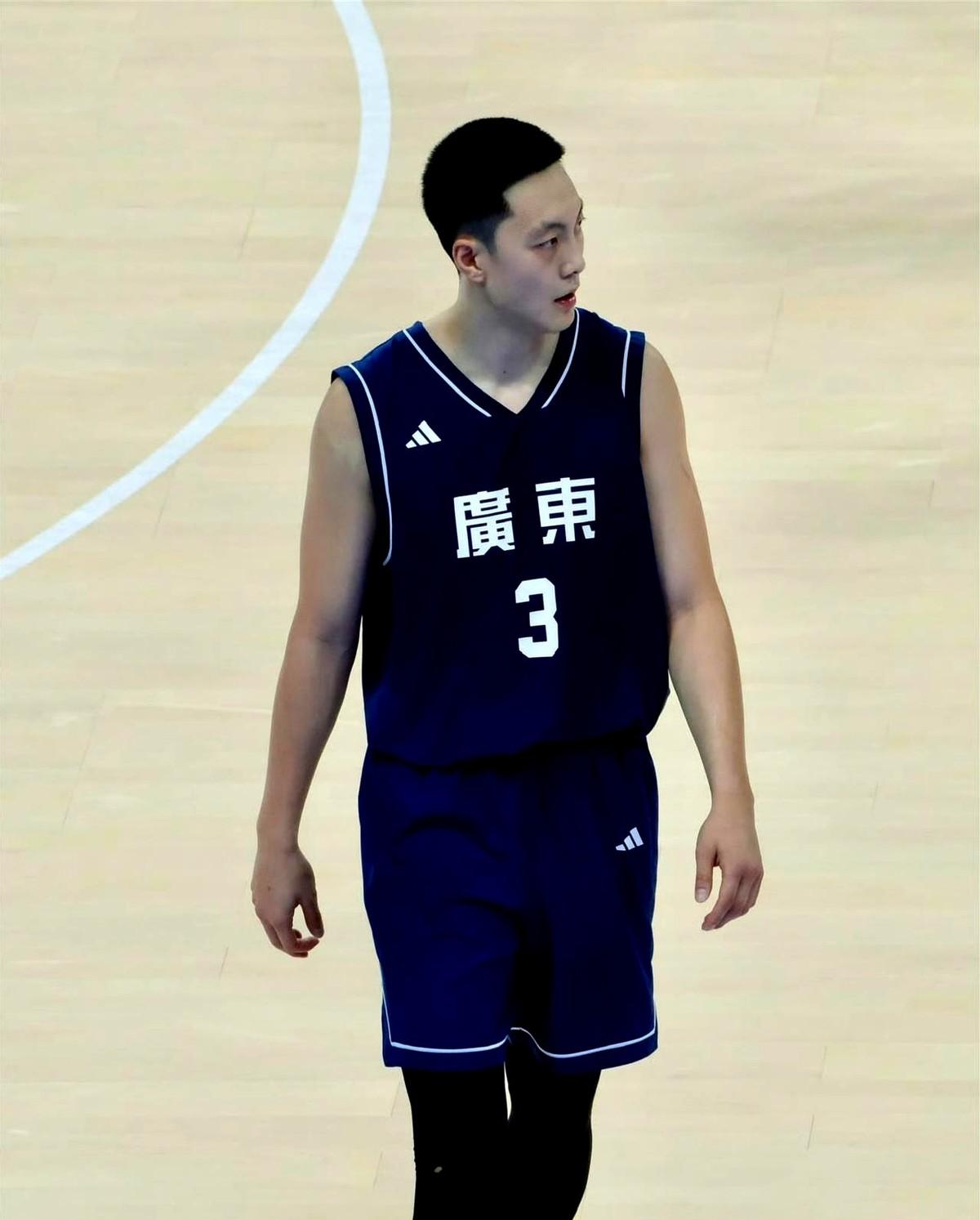 一场篮球比赛，广东男篮以101-65狂胜浙江，轻松夺冠。你会不会奇怪，一个强