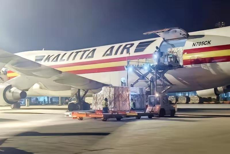 凌晨4点的合肥机场太震撼！一整架波音747全货机，拉来的不是普通货物，而是整