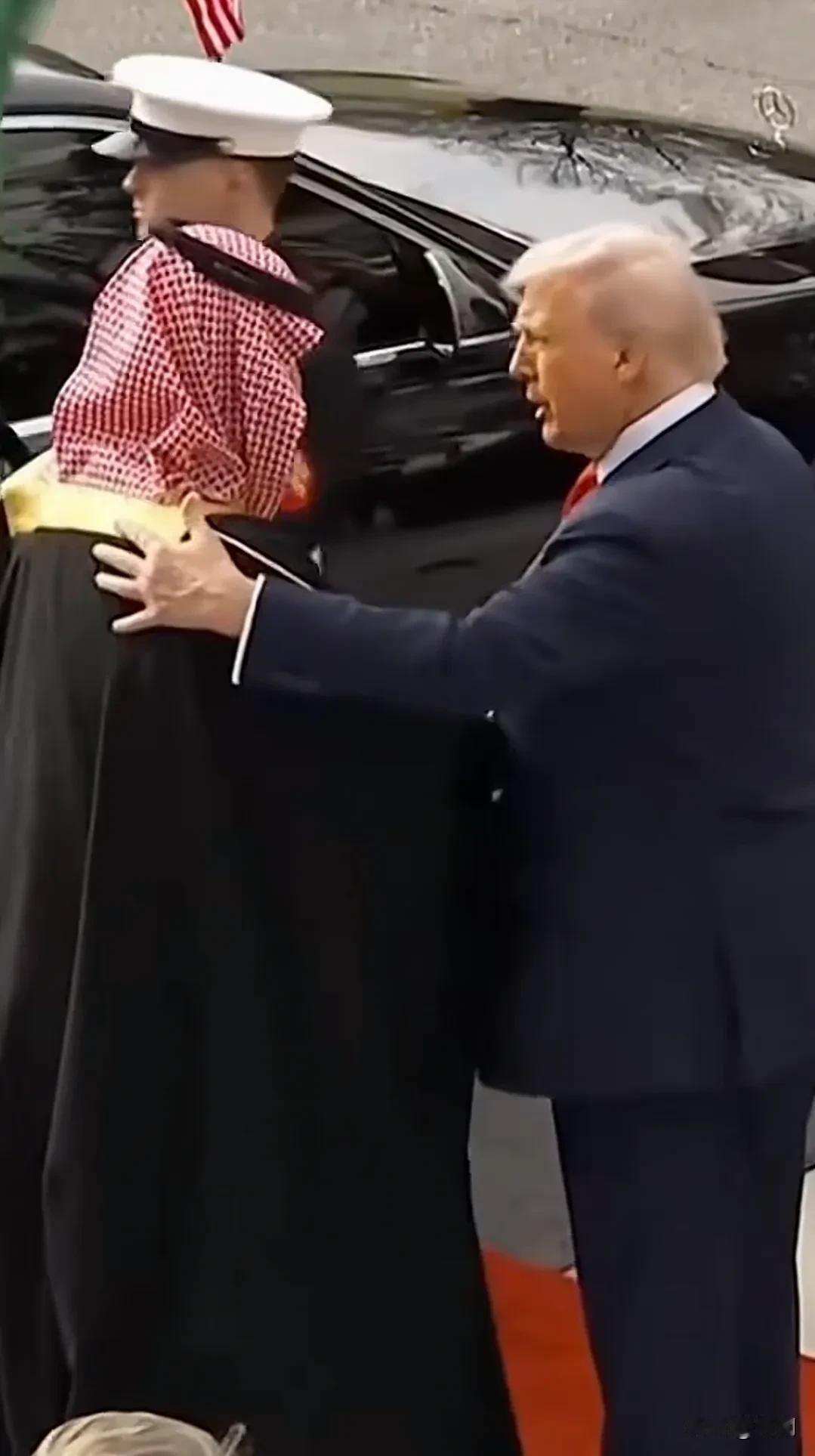 特朗普不愧是天才商业总统，一切以为美国赚钱为主要目标，拿下沙特1万亿美元长期投资