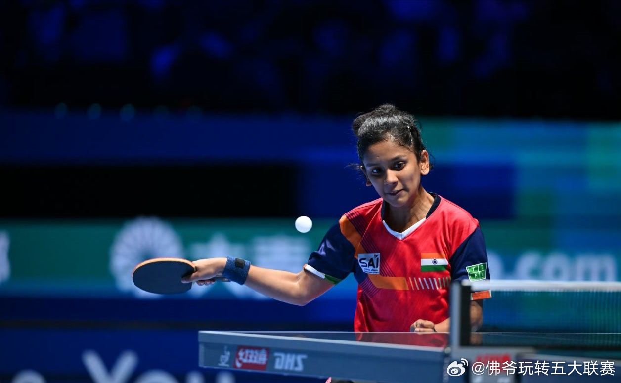 王曼昱3-0横扫阿库拉晋级16强！克服长胶考验，小组头名强势突围2026年澳门乒