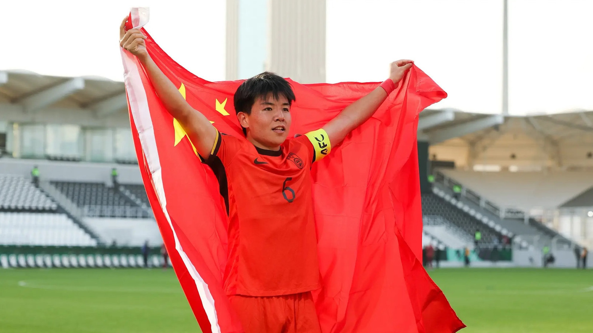 徐彬登陆英超引爆热议!日本球迷点赞:突破自我的励志征程