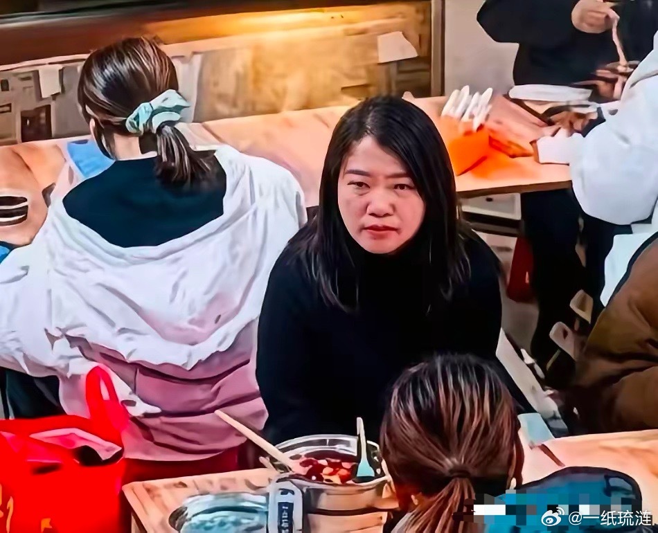 被泼螺蛳粉汤的女子已报警，并明确表示不会私了，那这大姐可能面临3个窘境！第1、行