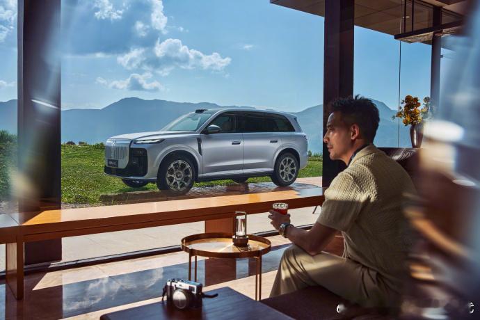 车企发布会现场狂发888杯奶茶岚图泰山X8预售发布会也太会整活了吧！现场直