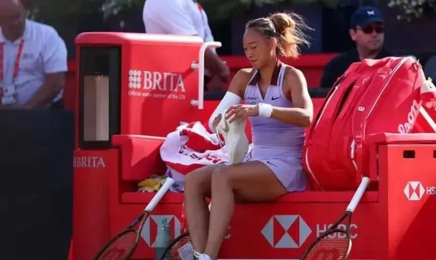 WTA赛事这边情况有点让人捉摸不透。WTA500伦敦站，头号种子郑钦文止步四强。