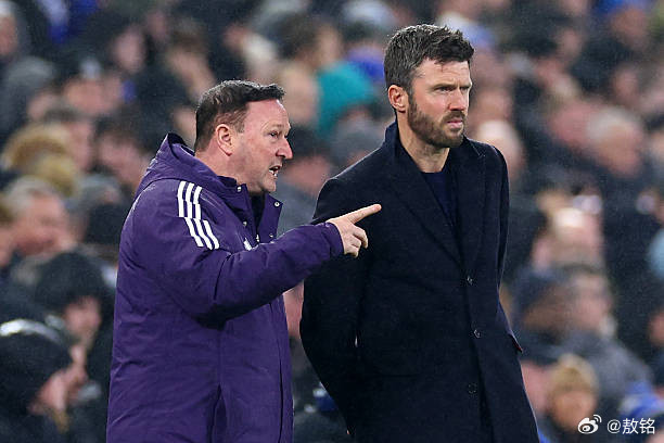 英格兰队阿森纳右后卫本-怀特时隔四年后重返英格兰国家队。怀特原本不在35人大名