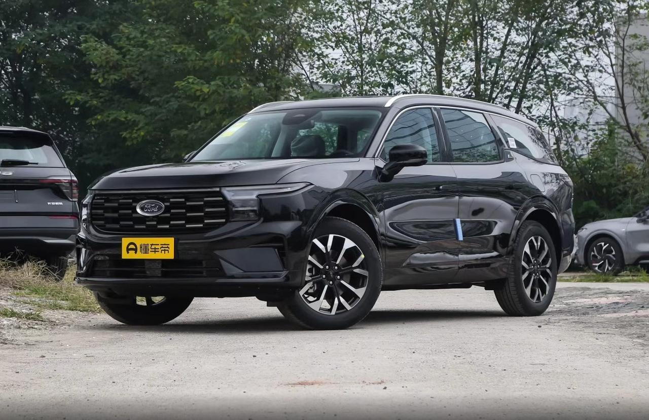 作为一枚常年混迹二手车市场的老司机，我必须说：福特锐界这车，真有点“美系硬汉”的