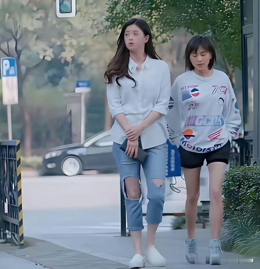 哈哈，这剧的造型是有点魔性！王子文踩那双高跟鞋走路跟踩高跷似的，看着都替她脚疼