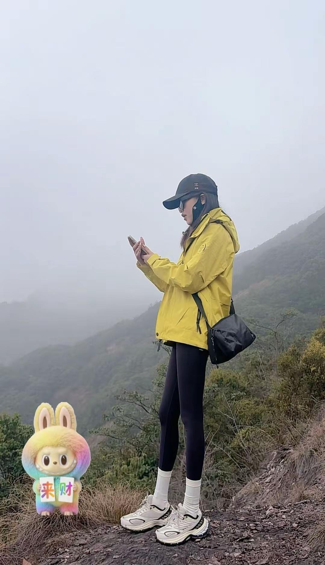 生活无解，户外撒野，诗和远方都很贵，还是爬山最实惠☺️