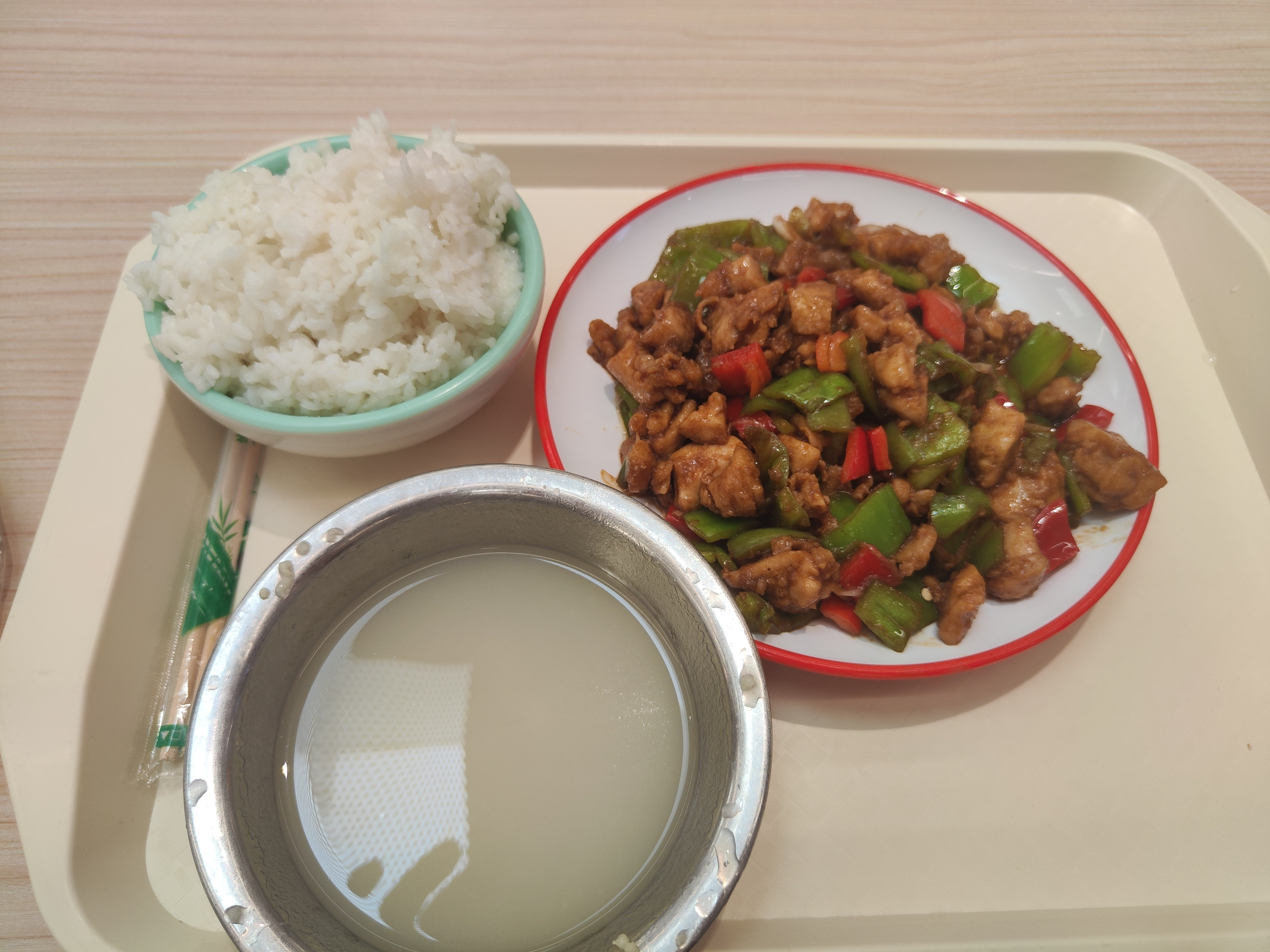 今日双椒小炒鸡，16一份，味道一般！​​​