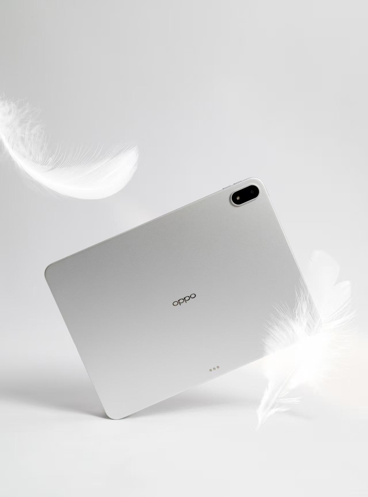 上手#OPPOPad5#的第一感觉就是轻，5.99mm的厚度，577g的重量