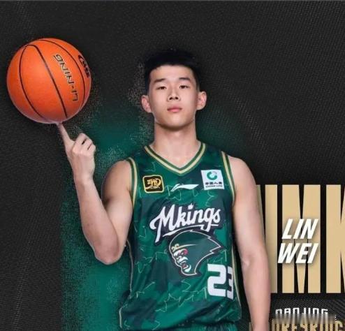 篮球新星林葳，在NCAA的俄勒冈大学，直接被主教练阿尔特曼给公开批评了。教练的