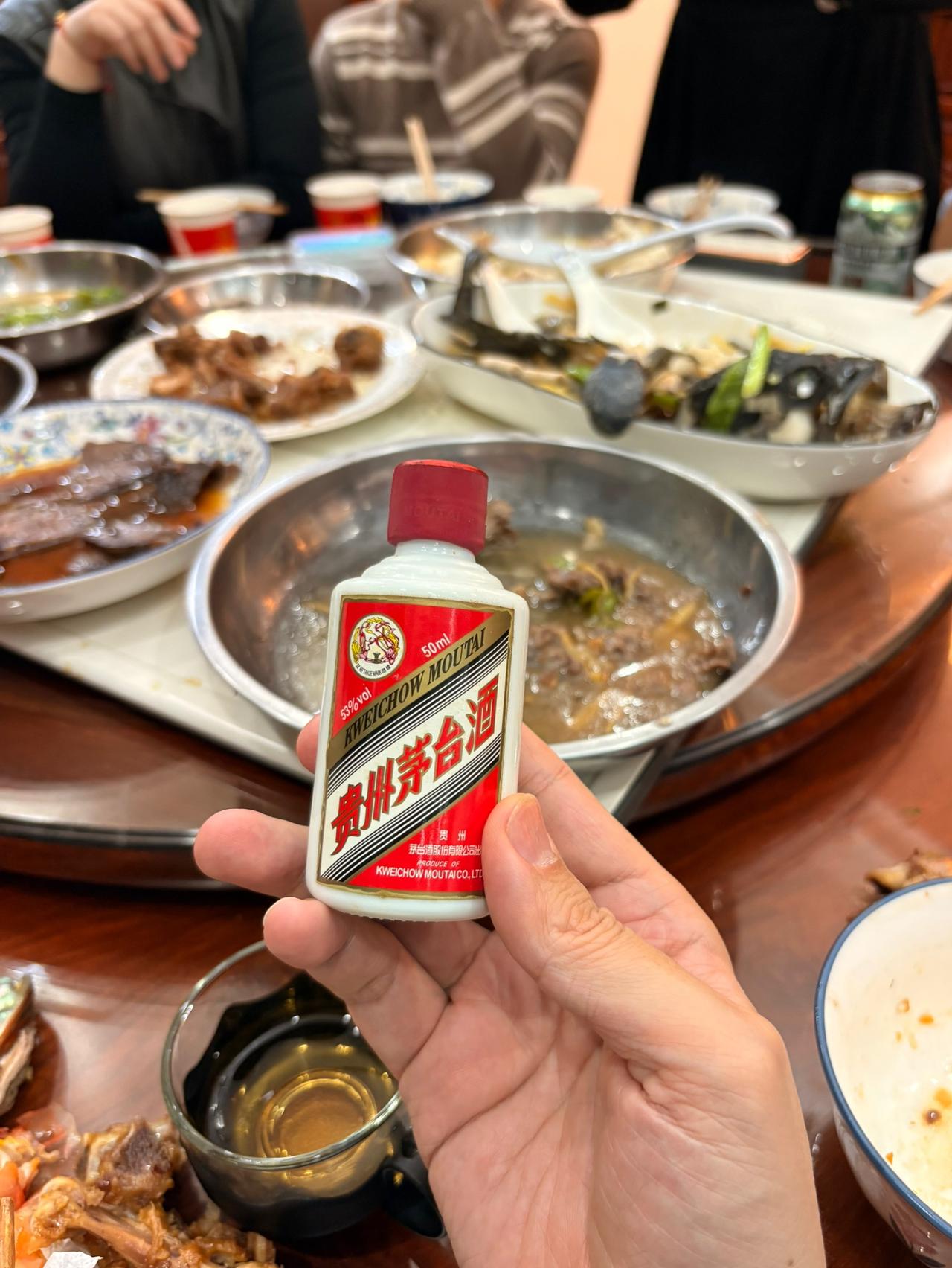 茅台跟普通白酒有什么区别？其实区别没有太大，最大的区别就是在于心理作用。