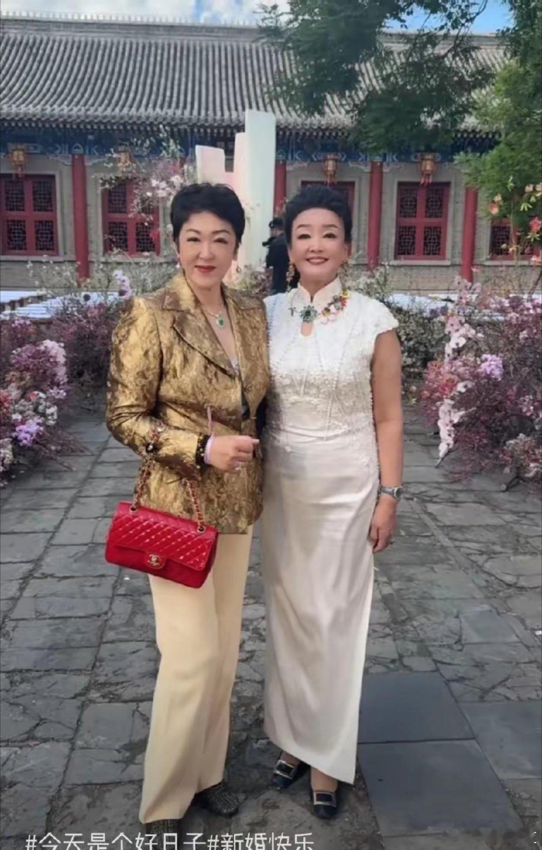 汪小菲婚礼，爸爸汪则翰出席，为儿子儿媳送祝福，站台，难掩喜悦之情！​​​