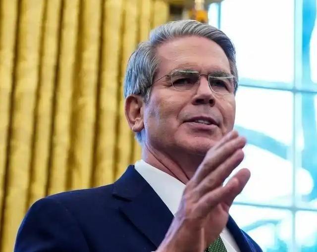 美国财长首次回应“斩杀线”，但他的回应让全球网友炸锅了！1月20日，在瑞士达沃