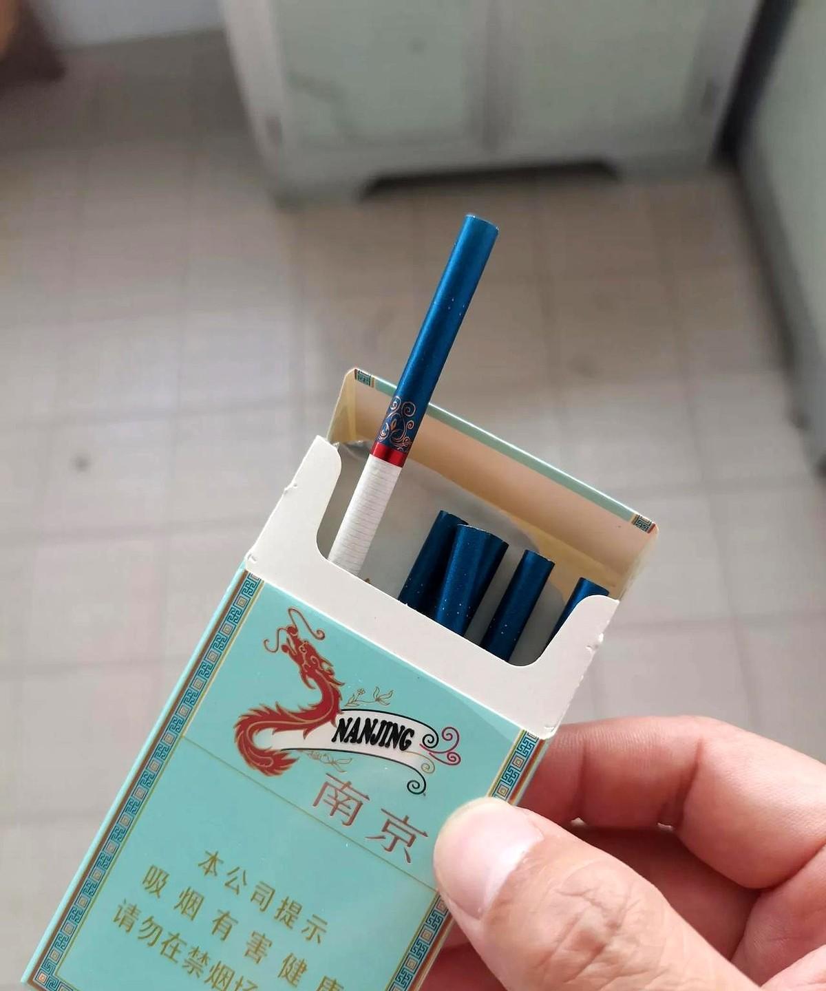 戒烟戒了一周，今天抽了一根。有时候真觉得戒烟像打游击战，冷不防就被偷袭了。前