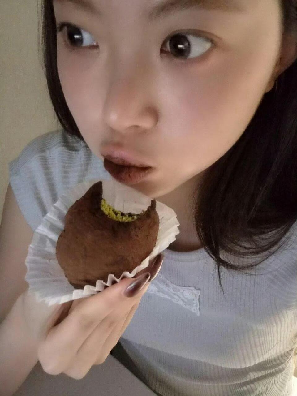 迪拜巧克力麻薯究竟是什么味道女爱豆迪拜巧克力麻薯认证照