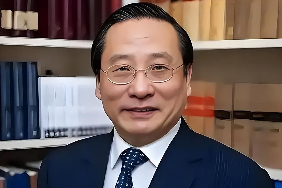 关于收复台湾，高志凯教授曾经提过一个听着简单、细想却后背发凉的主意——找几艘大点