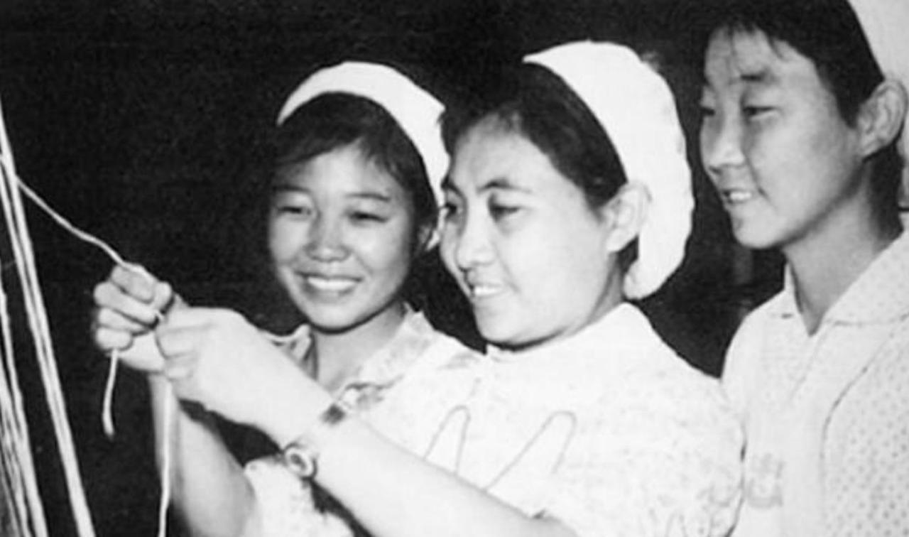 早些年，一些地方还有一些陋习，比如吴桂贤副总理回忆过一次回乡探亲的经历：“198