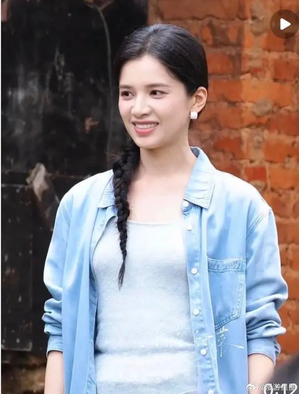 周也和张婧仪到底怎么吹出来的骨相美女
