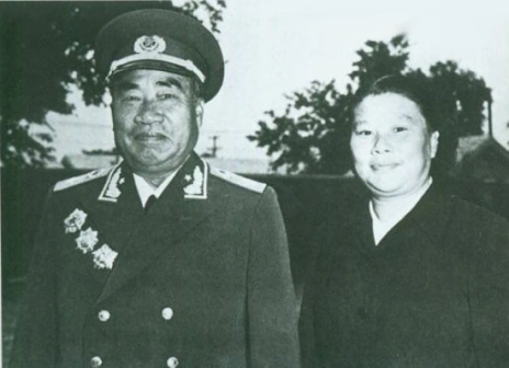 1929年左右，朱德跟一位17岁姑娘谈话，却被曾志撞见，她兴致勃勃的凑到朱德身旁