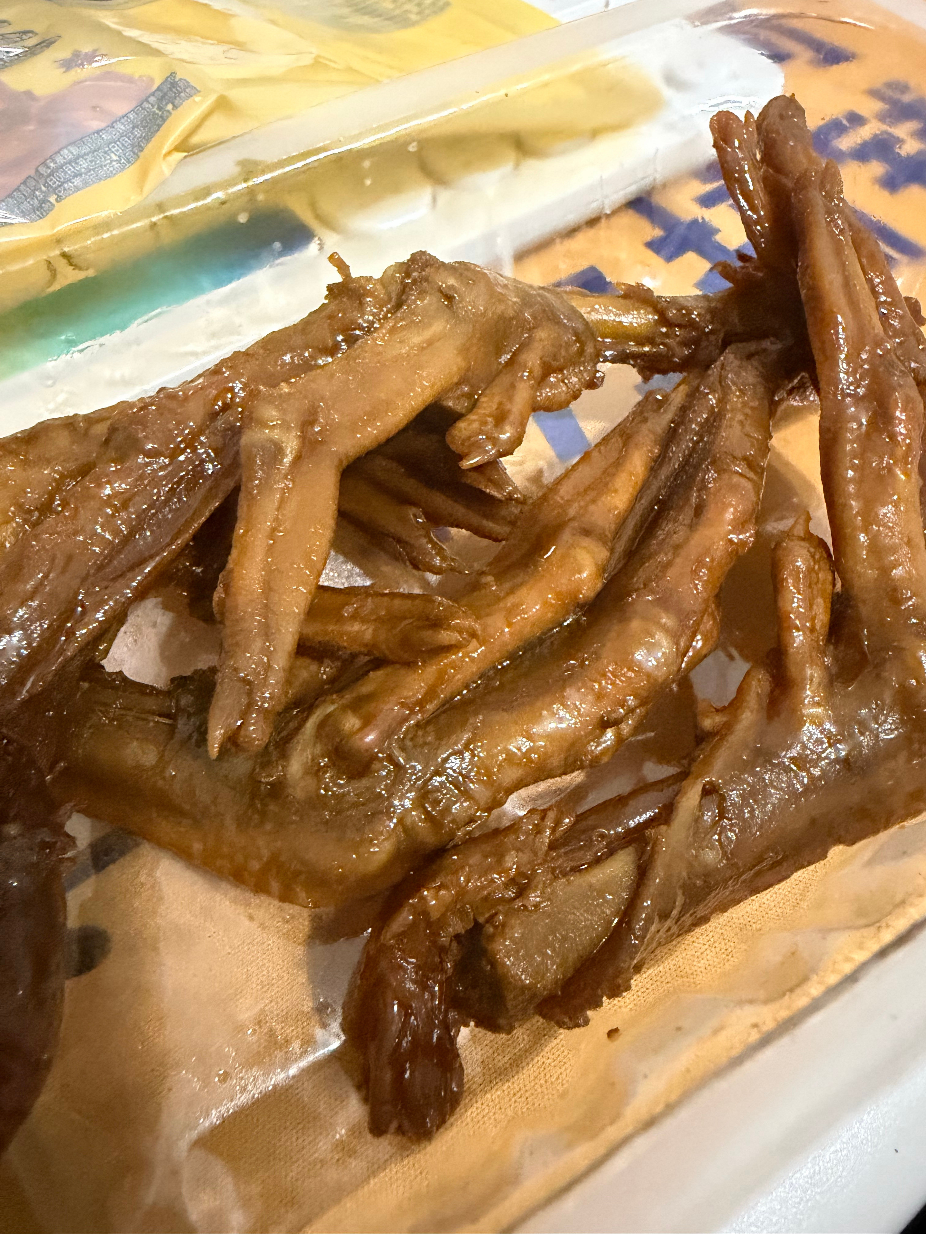 新周快乐！晒下周末两天吃吃喝喝，周末都睡得挺晚的，没做早餐，湿炒牛河，鸭爪，自制调酒，胡辣汤，牛肉水