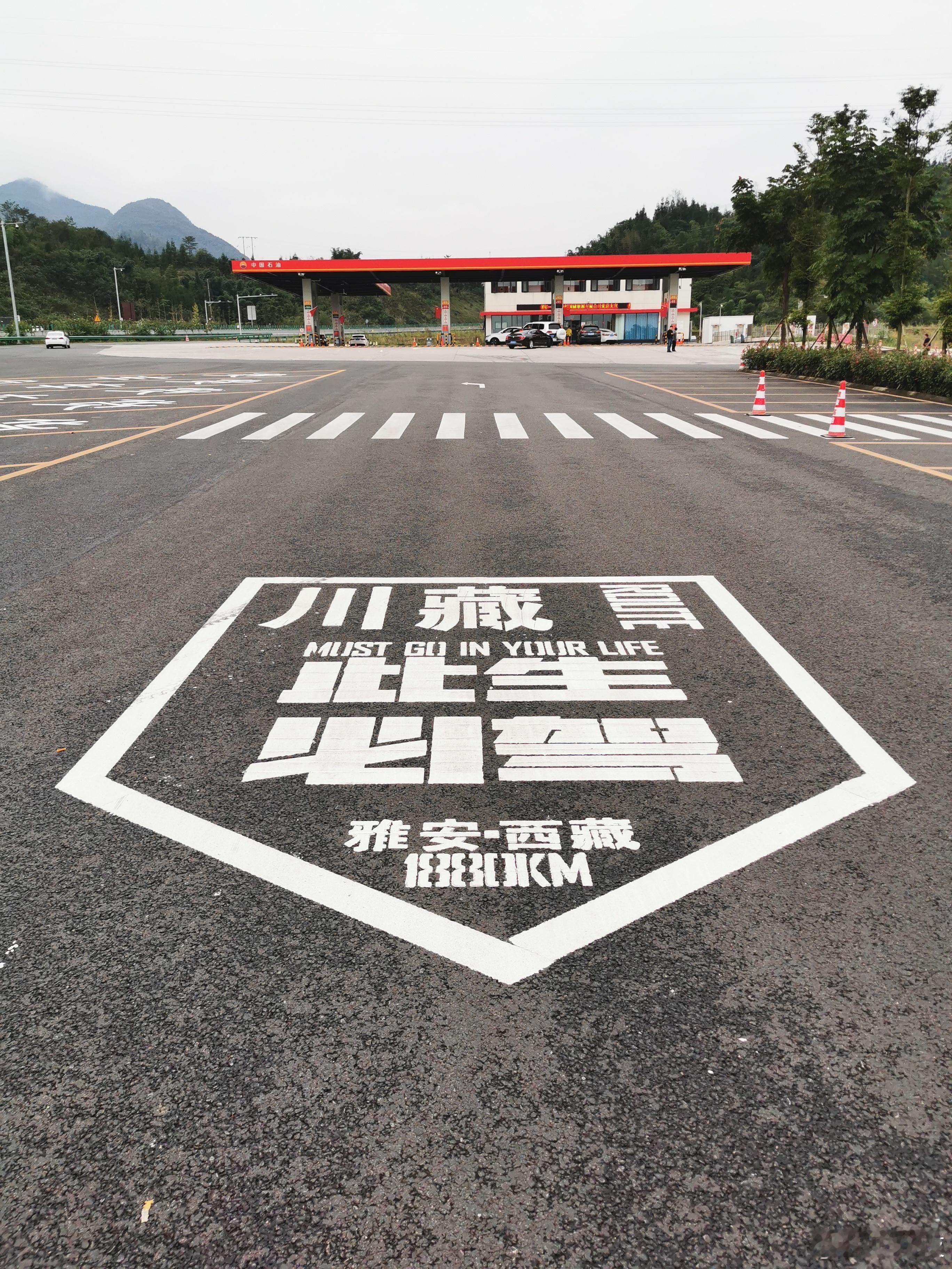 冬天的川西也很值得去一次没去过欧洲，但去过一次冬天的川西，他们说景色不比阿尔卑斯