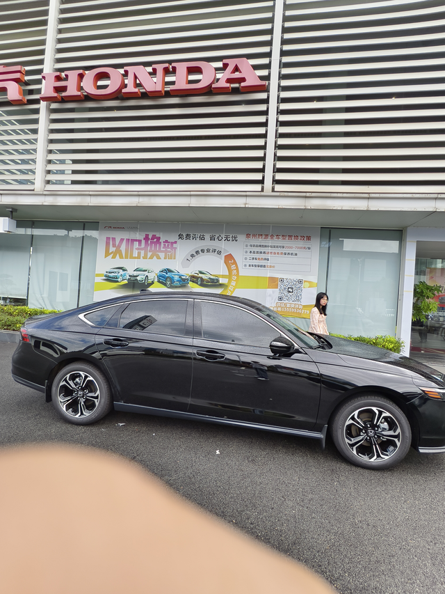 等了半年终于提车了以前一直在纠结选什么车，最终还是选了雅阁豪华版，本人15.8