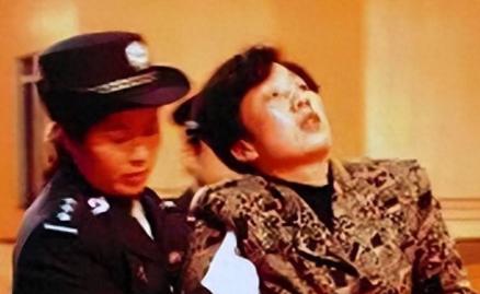2001年，“女老虎”蒋艳萍被判处死刑，万念俱灰之下，听说只要怀孕就可争取缓刑，