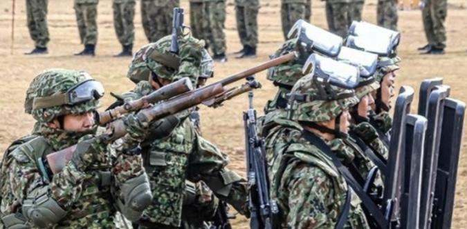 一个在日本的华人说了一句意味深长的话，他的大概意思是，如今中国如果和日本开战，或