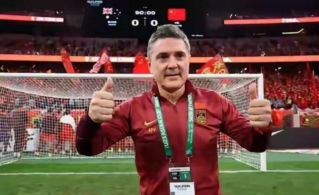 估计从越南教练到球员到所有越南球迷都没想通，为什么前四场那个打不还手骂不还口的中