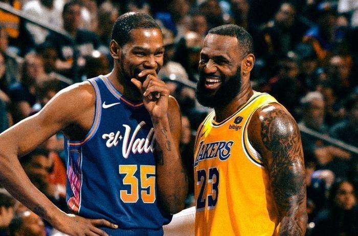 杜兰特怕了？前NBA球员杜兰特近日接受采访时谈到了杜兰特，他说：“KD永远不会