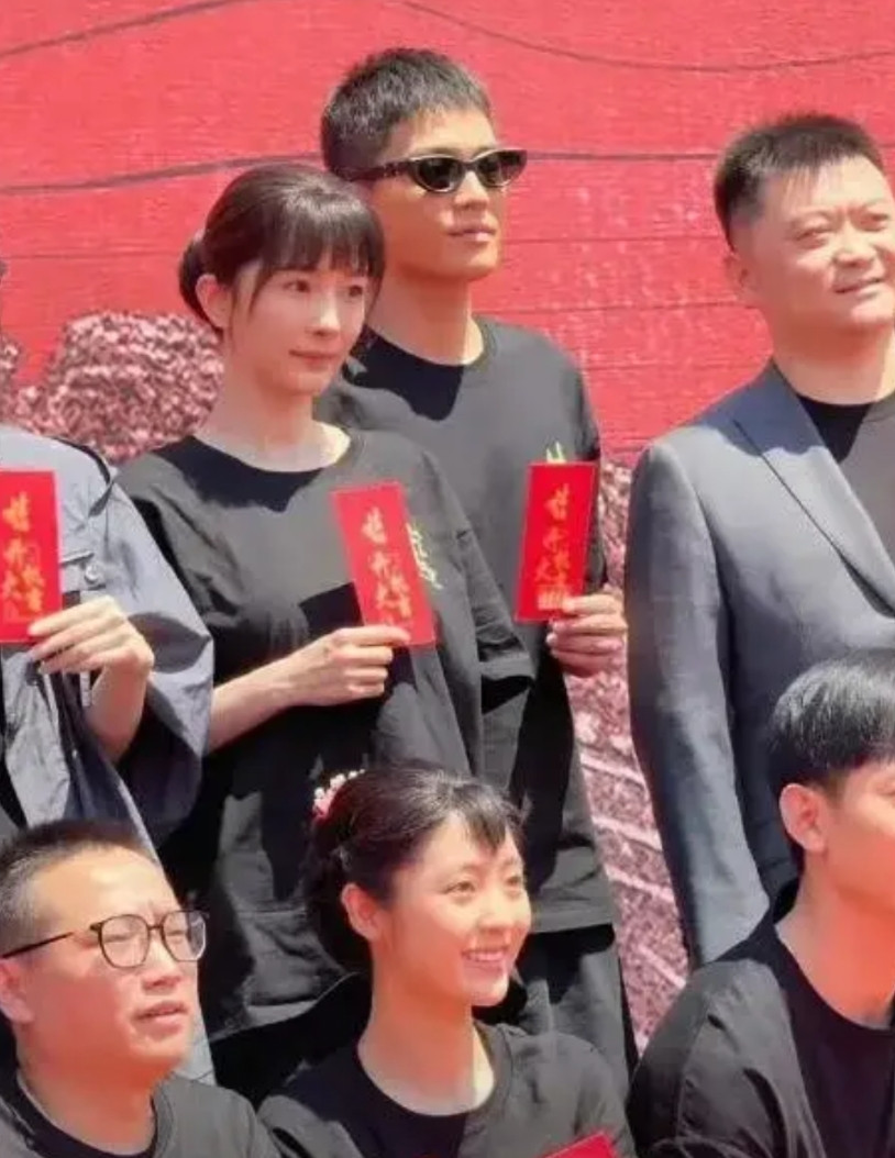 又吵吵起来了。“生万物”这个电视剧不是拍的挺好吗？那都是上世纪二三十年代的事