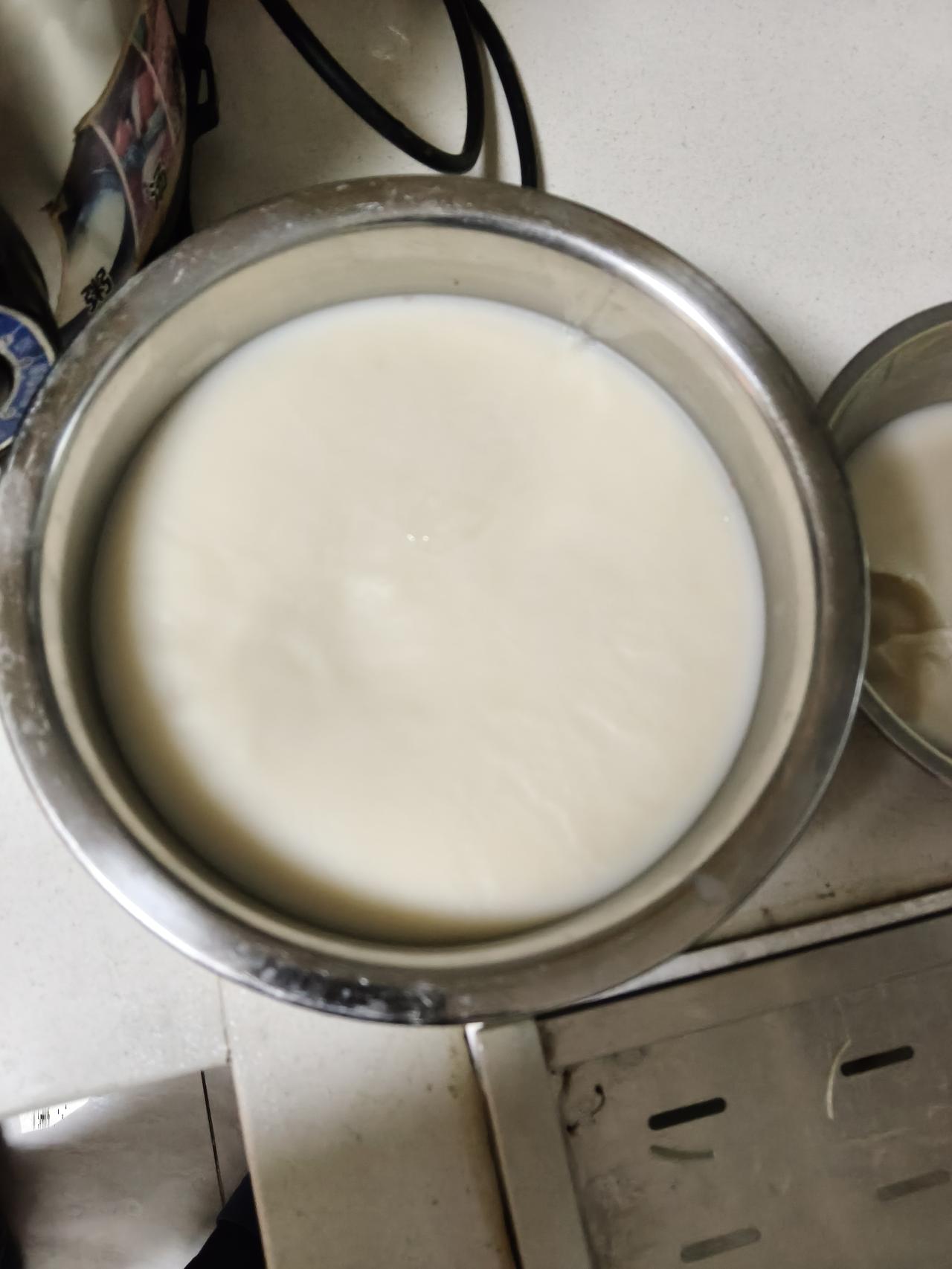 人有四祸范蠡离开越国之后，来到陶地经商。他三次挣到了千金之财，又三次散尽家