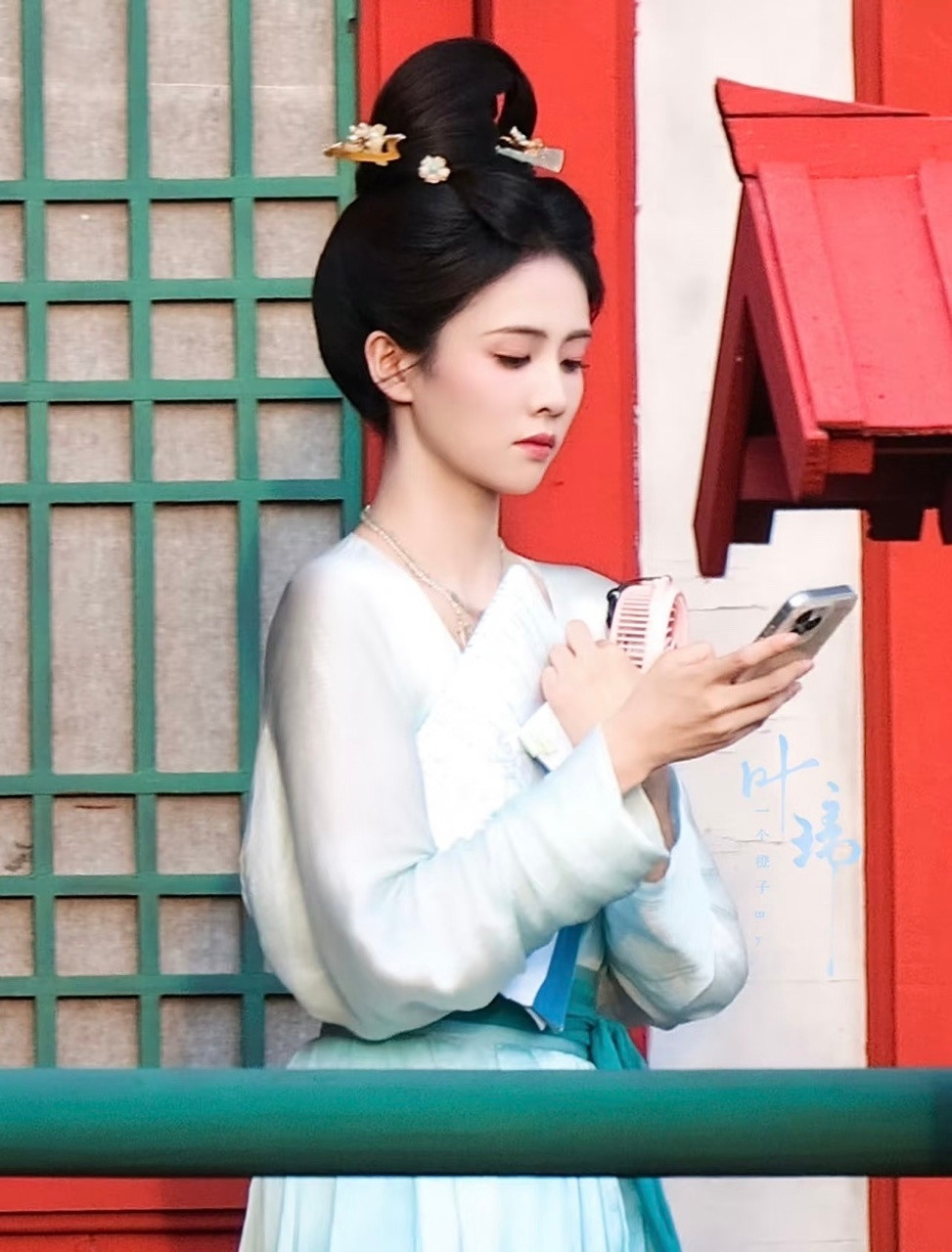 白鹿瘦成啥样了白鹿这四个月到底瘦了多少啊，拍《唐宫》三四月份时脸上还是肉嘟嘟，现