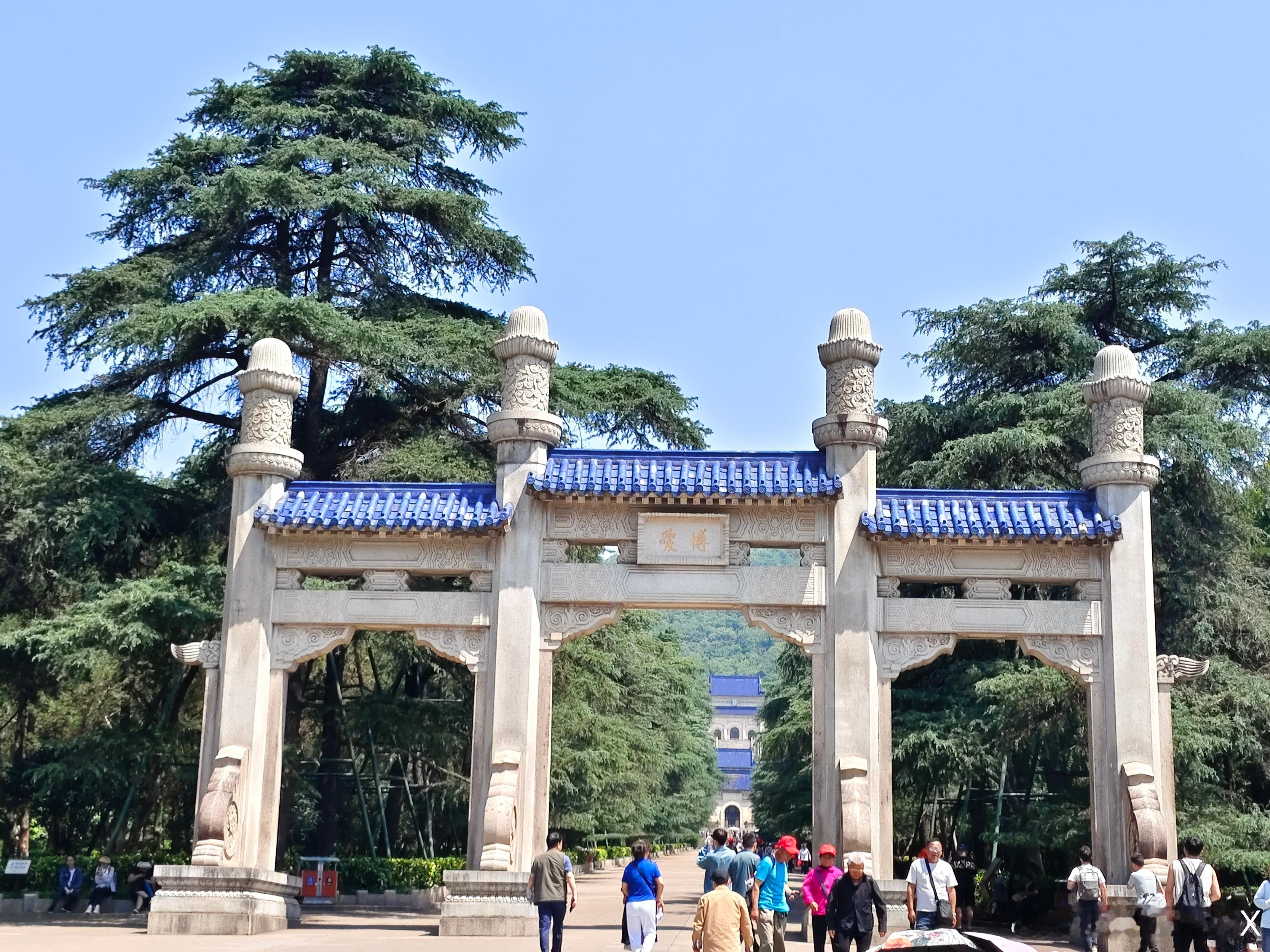 周一来中山陵打卡，吃了个“闭门羹”，今天闭馆，只能下次弥补了，貌似跟我一样扑空的