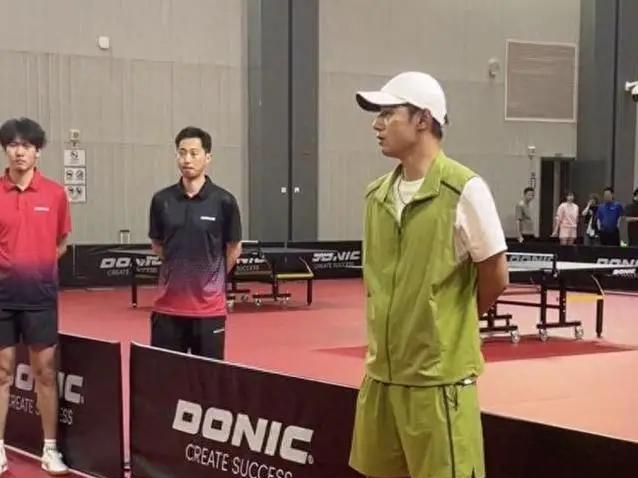 张继科又开始搞事情了，当了老板腰杆也硬了，他新开的球馆，收费其实也还好，一个月大