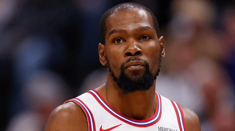 杜兰特这心态绝了，真的，给年轻人，树立了很好的榜样。被问到，当比赛之中，遇到判