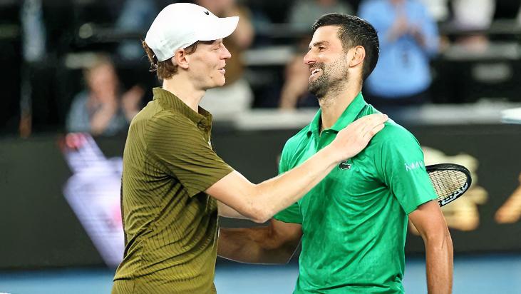 辛纳：我可不想当全满贯的背景板，老爹，你去吧……德约科维奇：你小子，有帽子戏法