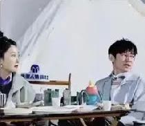谭松韵也想找一位靠谱的男生恋爱话说，现在靠谱的男生就那么不好找吗？这不她问何炅：
