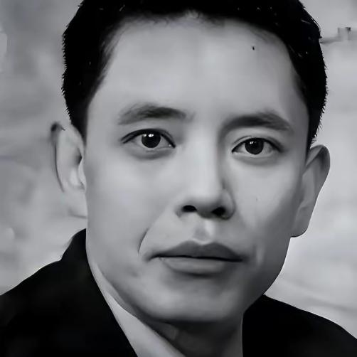 1948，毛人凤派特务沈醉去暗杀自己的姐夫余乐醒，沈醉到达时，毫不知情的余乐醒正