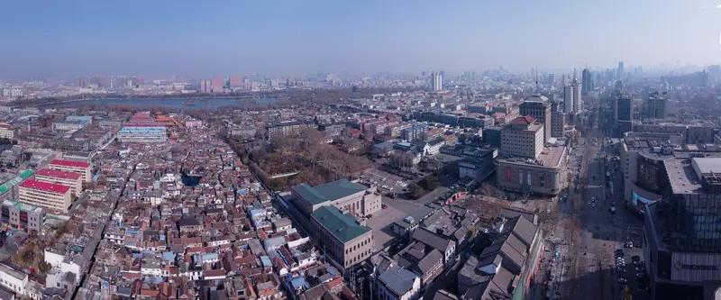 提示：仅为城市观察观点，不构成置业建议。一座济南，两种气质。老城代表泉城的
